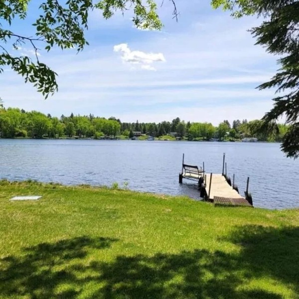 Spacious home on the lake!