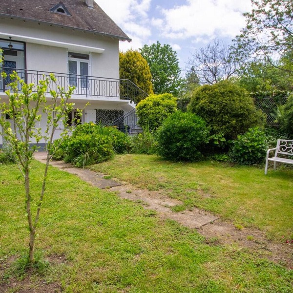 Spacious Home with Garden, WiFi, and Games Room Near Dordogne's Best Sights