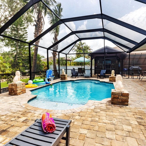 “Spacious Home wPool Sleeps Family Getaway ☀️”