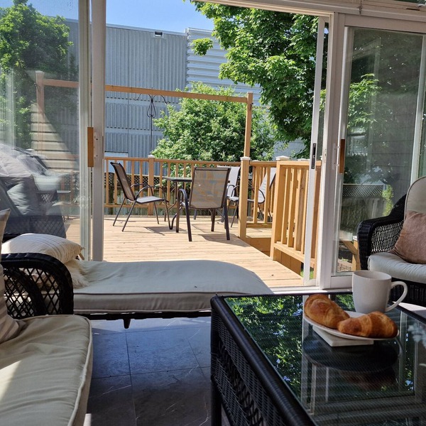 Spacious Kingston 6 Bedrm 3.5 BA Quiet St Near Shops Ideal for Families