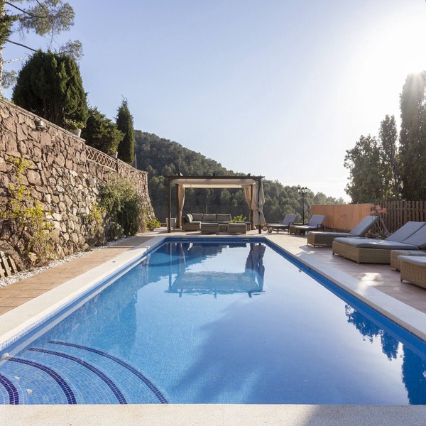 Spacious Luxury Villa with Heated Pool, A/C, Near Barcelona, Vineyards & Golf