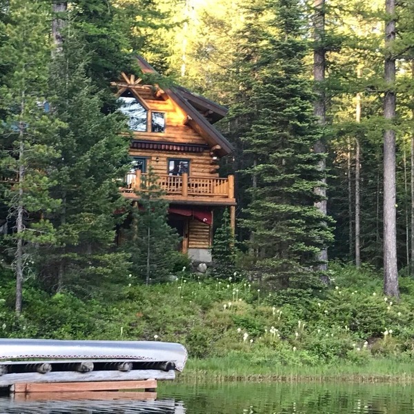 Spacious Lakefront Log Cabin "Gem" by Glacier Park