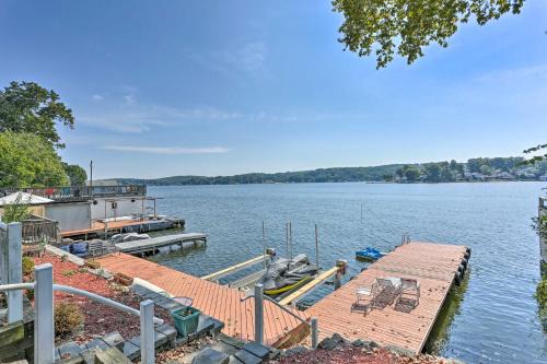 Spacious Lakefront House With a Private Dock