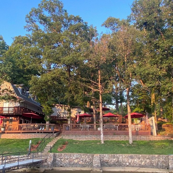 Spacious Large Family Lake Home For Rent