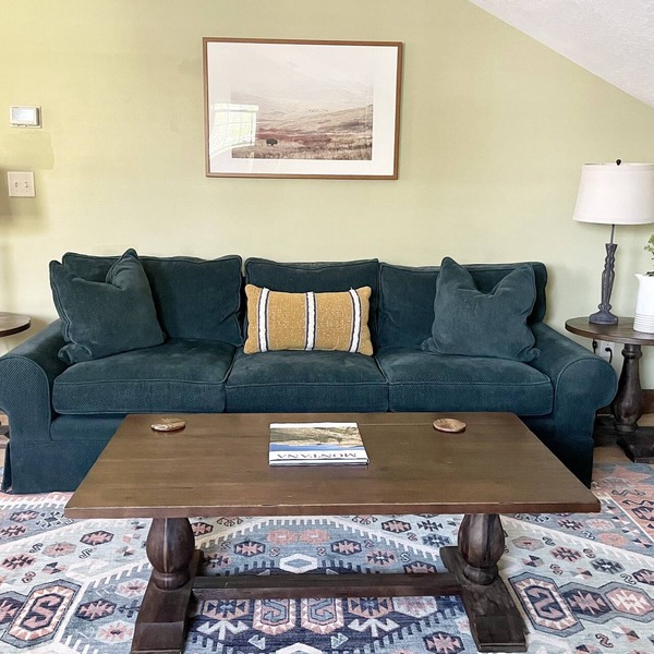 Spacious Loft Apartment with Parking and Laundry