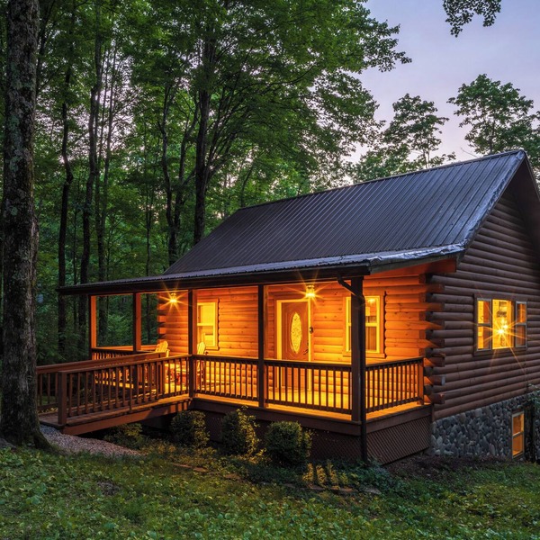 Spacious Log Cabin with Hot Tub, Fire Pit, Large Decks & Wood Fireplace