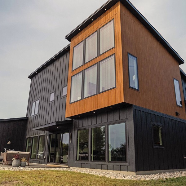 Spacious & luxurious 5-bedroom house with amazing views of Lake MInnewaska!