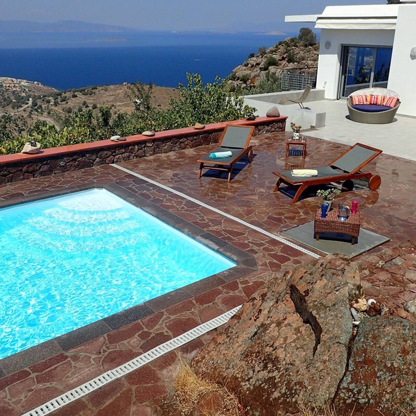 SPACIOUS - LUXURIOUS ART VILLA SEA VIEW WITH POOL AND GORGEOUS SUNSET!