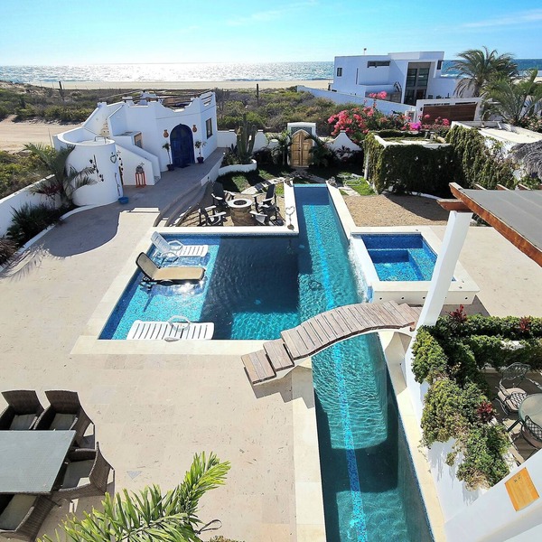 Spacious Luxury Beach house with mediterranean flavor in El Pescadero