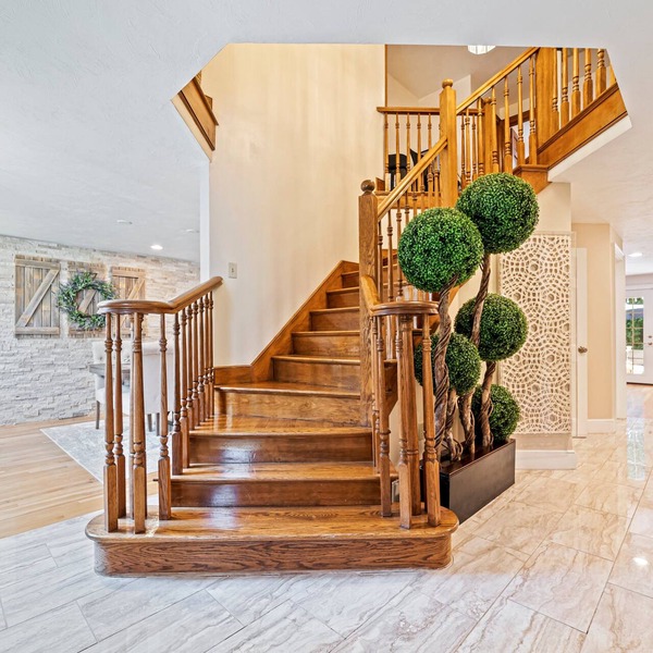 Spacious luxury home, 22 min from Boston and 20 min from Gillette Stadium.