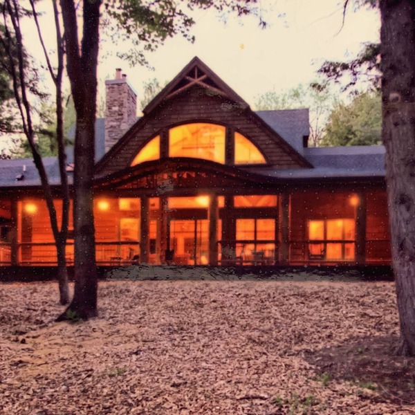 Spacious Luxury lodge near Elk Mountain ski resort on a private lake