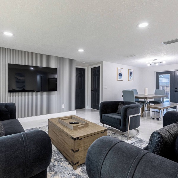 Spacious Luxury Pool Home 5BR Sleeps 12+