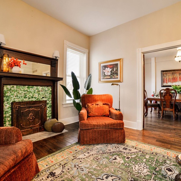 Spacious Luxury Historic Home, Walk Downtown