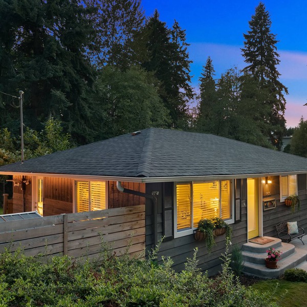 Spacious Main Street Retreat ~ Backyard ~ Parking!