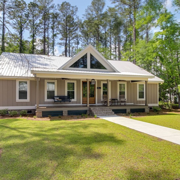 Spacious Midway Cottage w/Porches, Near Hunting!