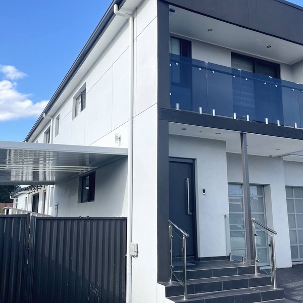 Spacious, Modern 2 En-suite Duplex w/Garage