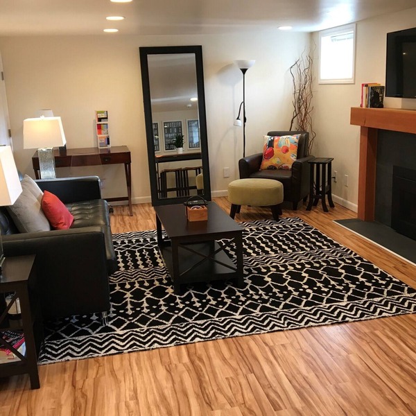 Spacious & Modern 1 Bedroom Bryant Retreat Near UW