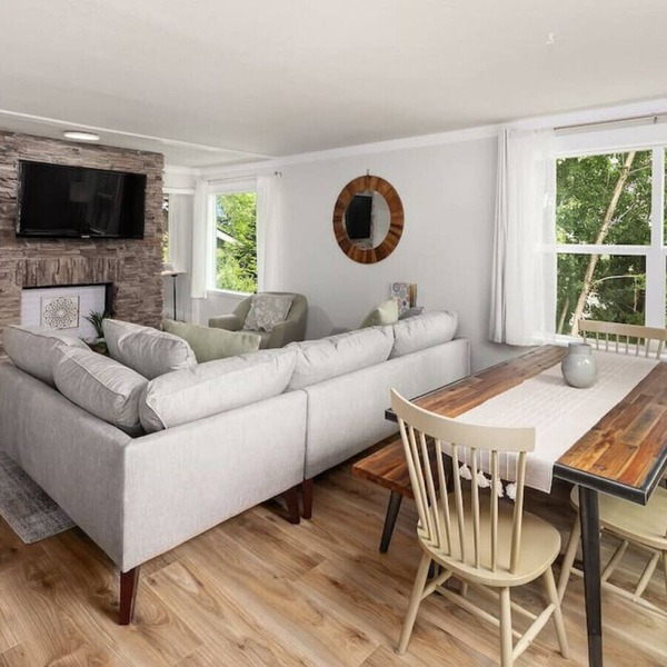 Spacious & Modern 3 Bedroom in Madison Valley