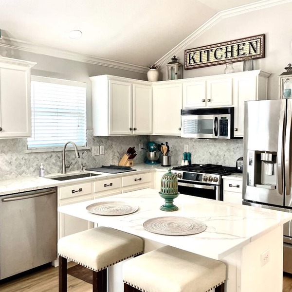 Spacious, modern and comfy 4 bedroom home!