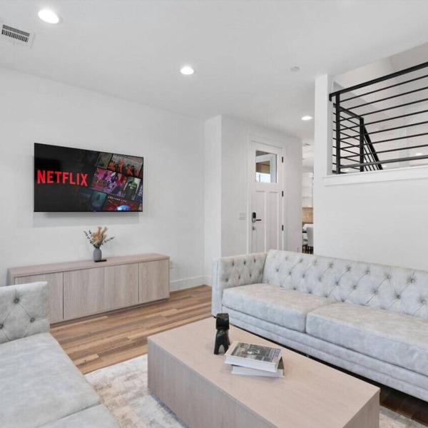 Spacious, Modern Austin Home Mins to Downtown, Franklin BBQ & Live Music!