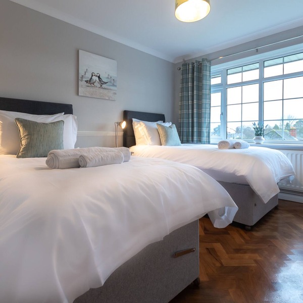 Spacious & modern two bedroom Maisonette Apartment