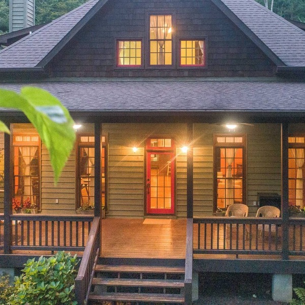 Spacious Mountain Retreat w/ Stunning Views near Bryson City and Fontana Lake