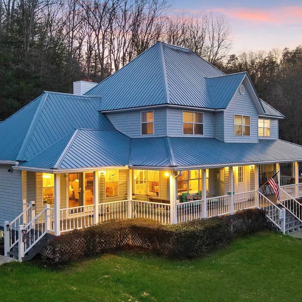 Spacious Murphy Home w/Game Room + Fire Pit!