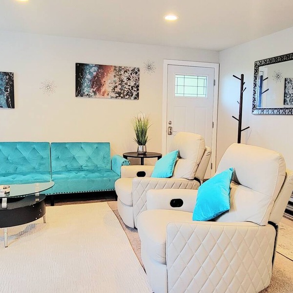 Spacious newly remodeled 3br 2ba in heart of the Seattle
