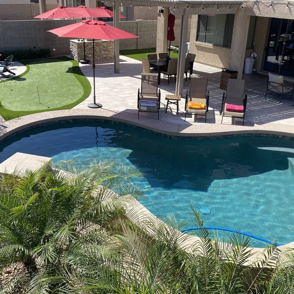 Spacious Oasis in Surprise. 1 mile from Surprise Stadium and city center.