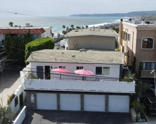 Spacious Ocean View Blufftop Compound