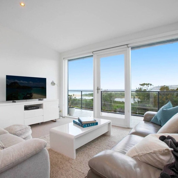 Spacious Oceanview Escape with Pool & Cabana