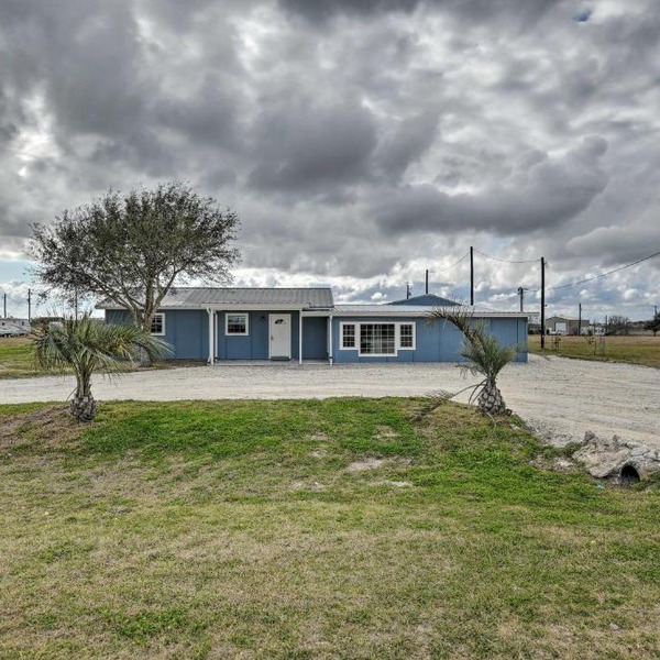 Spacious Palacios Home Near Fishing and Birding!