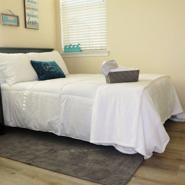 Spacious Private Rooms Near Ontario Mills & Airport – Pool & Gym Access!