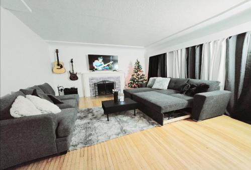 Spacious Private Cozy 2br Home with TeePee Dining Room! Private Parking! Self Check-in