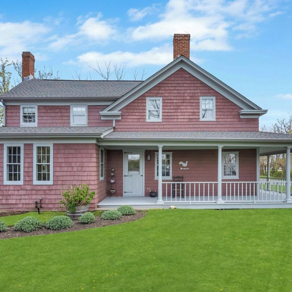 Spacious Private Home Located on Palmer Vineyards in the North Fork,.