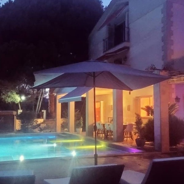 Spacious Private Luxury Villa near Barcelona Castle & Wine zone