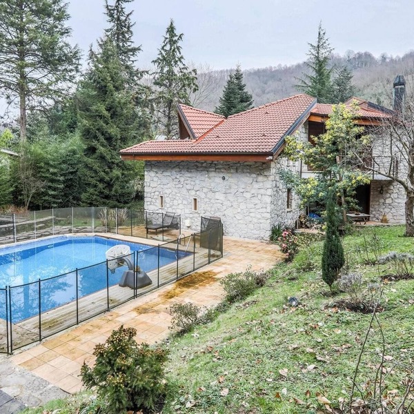 Spacious Private Villa with Pool in Sile