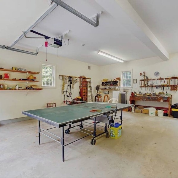Spacious retreat with peaceful seclusion, Wifi, Patio & BBQ Grill