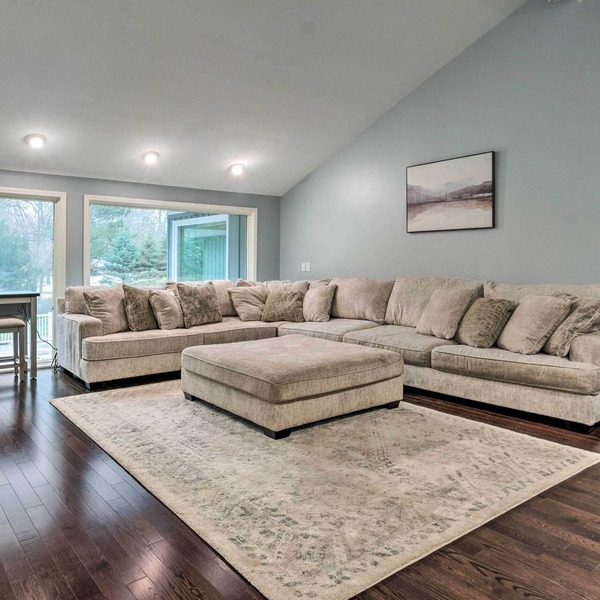 Spacious Rochester Home w/Heated Pool & Hot Tub!