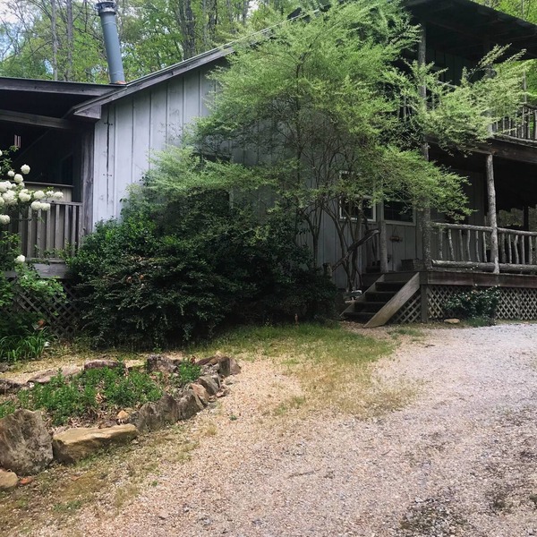 Spacious & Secluded 2 Story by Tranquil Creek, Lovingly Decorated + WiFi