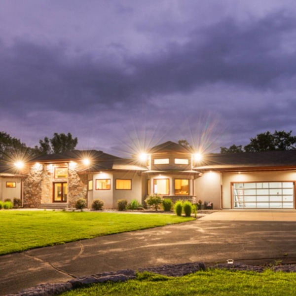 Spacious secluded 5bedroom 8bath estate in charming Prescott with pool
