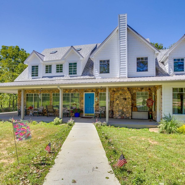Spacious & Secluded Shook Home w/Private Hot Tub!