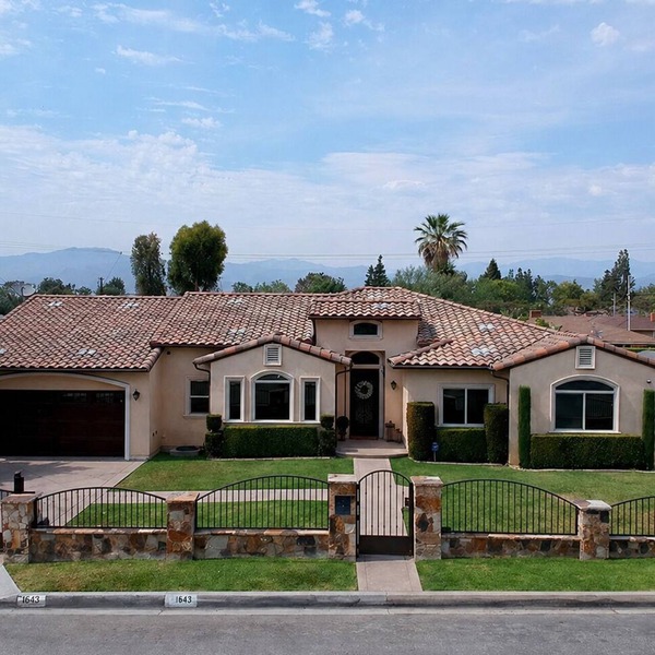Spacious Single-Level Pool House Newly Remodeled Convenient Located 2,100 sqft+