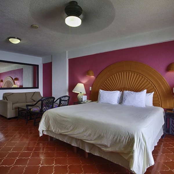 Spacious Studio with Panoramic Ocean Views | Private Beach Access