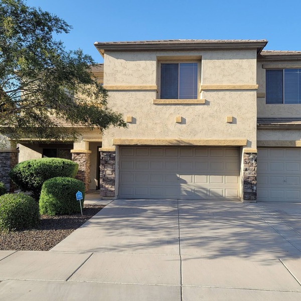 Spacious Surprise AZ home. Next to Surprise stadium/tennis/golf/shopping/casino.