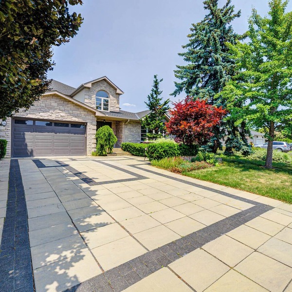 Spacious two bedrooms basement apartment in a luxiary house.
