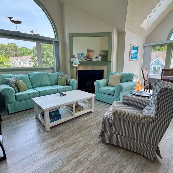 Spacious upper-level luxurious Endicott unit with golf access, just steps to Arbor pool and the Linx