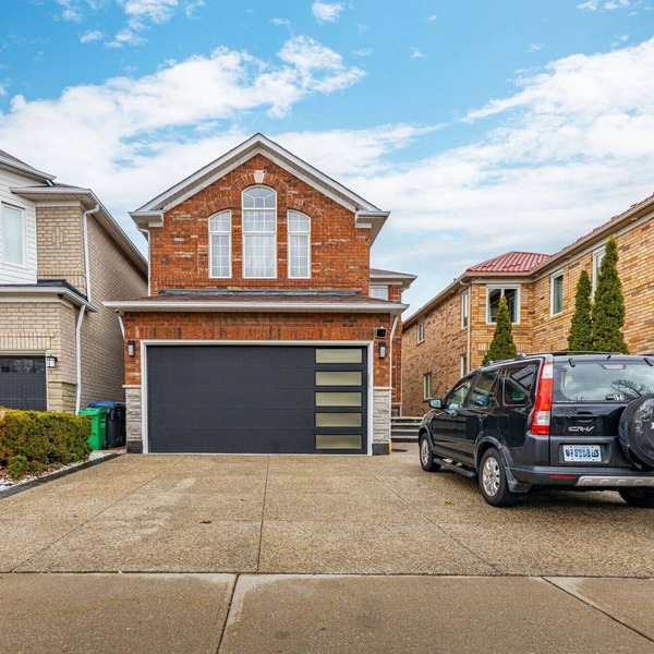 Spacious Upscale 4BR Detached Retreat with Parking
