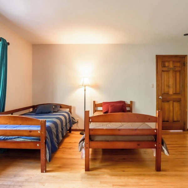 Spacious 5-bedroom apartment with AC and WiFi in charming Parsippany-Troy Hills