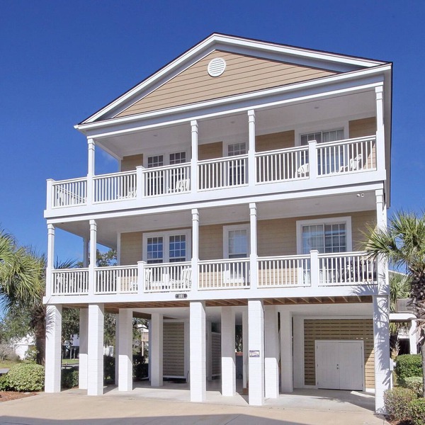 Spacious vacation home, close to beach. Great Location and Amazing views.